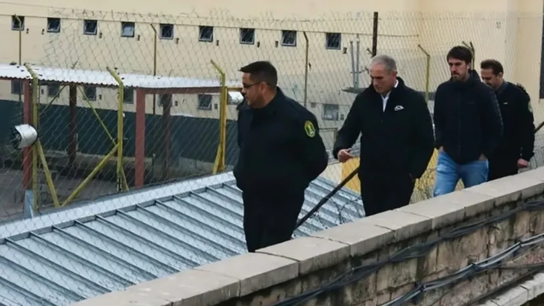 En 3 meses, encontraron a tres penitenciarios que intentaban ingresar chips de celular a cárceles de Mendoza