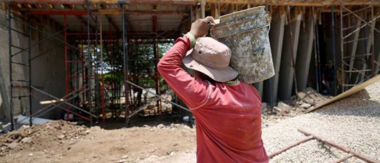 Dos obreros mendocinos cobraron y huyeron sin hacer el trabajo en San Juan