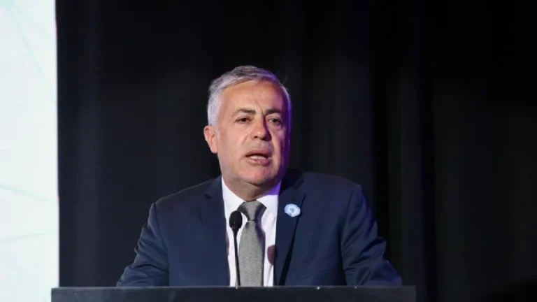 Alfredo Cornejo en Buenos Aires: Ley Bases, evento en la AMIA y una convención con empresarios