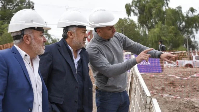 Guaymallén: Cornejo y Calvente recorrieron la demorada obra en Elpidio González y Estrada