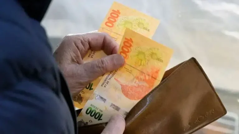 El Gobierno le otorgó un aumento del 30% a un grupo de trabajadores estatales