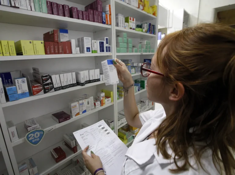 Un fallo en Mendoza suspendió la venta libre de medicamentos que habilitó el DNU de Javier Milei