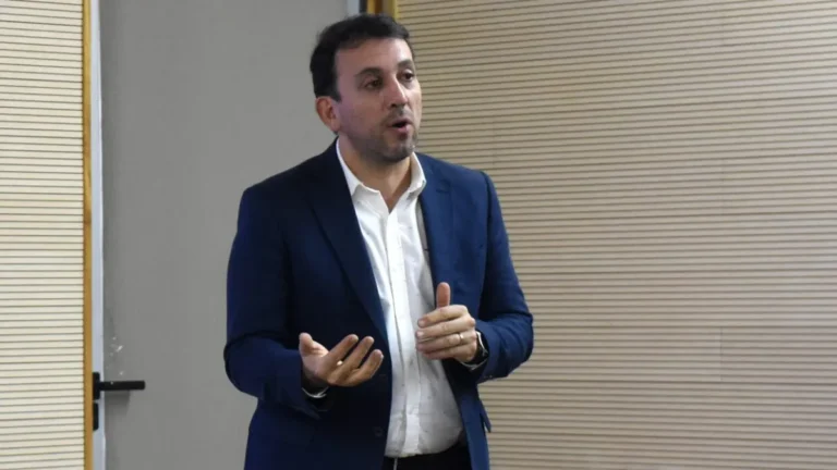 Tadeo García Zalazar anunció cómo abordarán el juego online en las escuelas tras bloquear 900 páginas