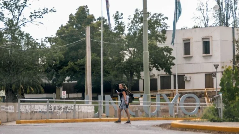 Los funcionarios y dirigentes “conocidos” que disputarán cargos también en la UNCuyo