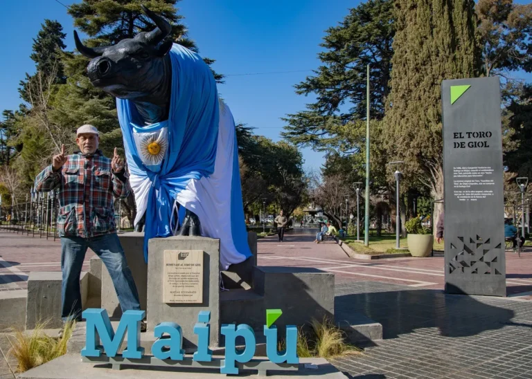 En Maipú embanderaron al Toro de Giol para homenajear al Toro Lautaro Martínez