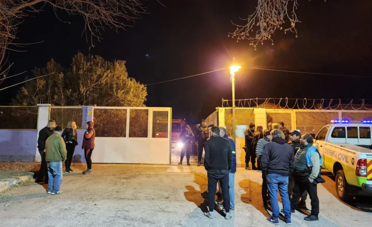 Investigan un crimen: tenía un balazo el hombre que hallaron muerto tras un incendio en Maipú