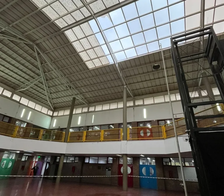 Techo roto y patio clausurado: una escuela de la UNCuyo se inundó por la lluvia