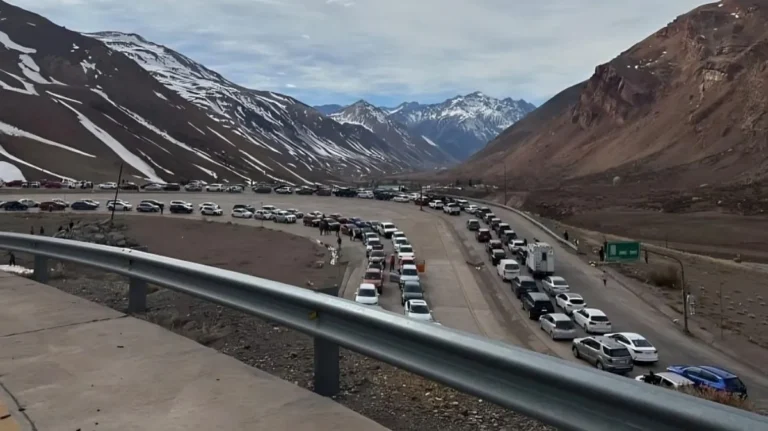 Se registraron esperas y mucho tránsito por la ola de chilenos que visitan Mendoza durante su fin de semana XL