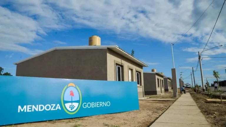 El IPV llamó a licitación para construir 81 viviendas en dos departamentos de Mendoza