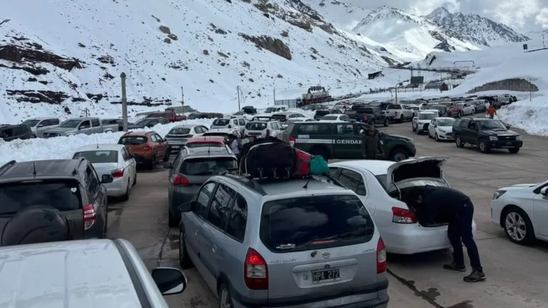 Se habilitó el paso a Chile con demoras de cinco horas y se complicó el tránsito en el Acceso Sur