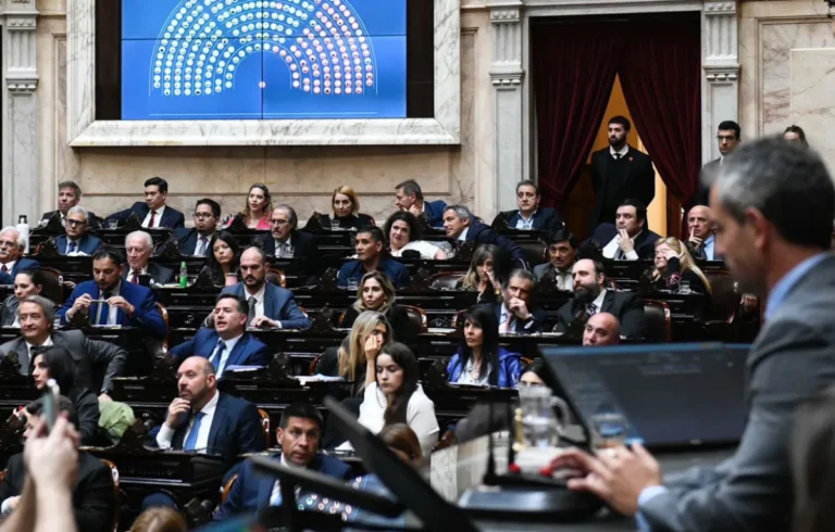 La UCR de Mendoza no acompañó el veto a las jubilaciones y Arrieta al final se abstuvo