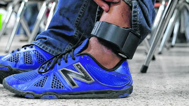 Cornejo autorizó gastar 4 millones de dólares para controlar hasta 300 tobilleras de presos por mes