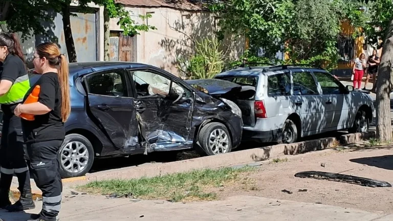 Un accidente en cadena entre cuatro vehículos dejó una mujer herida en Guaymallén