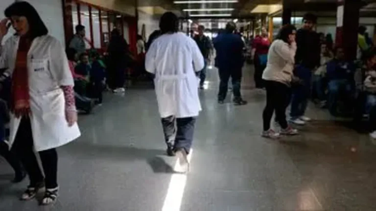 El ministro de Salud confirmó que son 42 los médicos del Notti intoxicados por la bacteria Escherichia coli