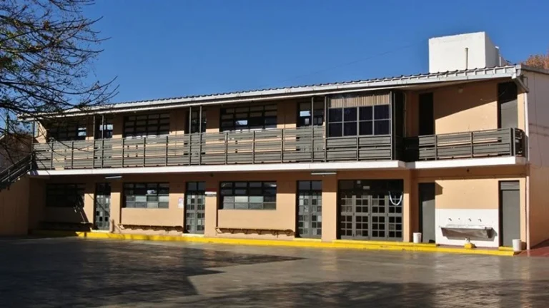Cómo sigue el caso del profesor acusado de enseñar contenido “pornográfico”