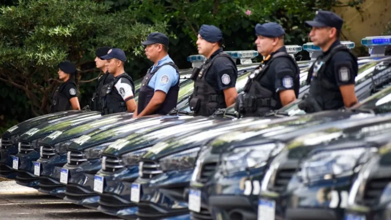 El Ministerio de Seguridad convocó a policías retirados para realizar tareas de apoyo operativo