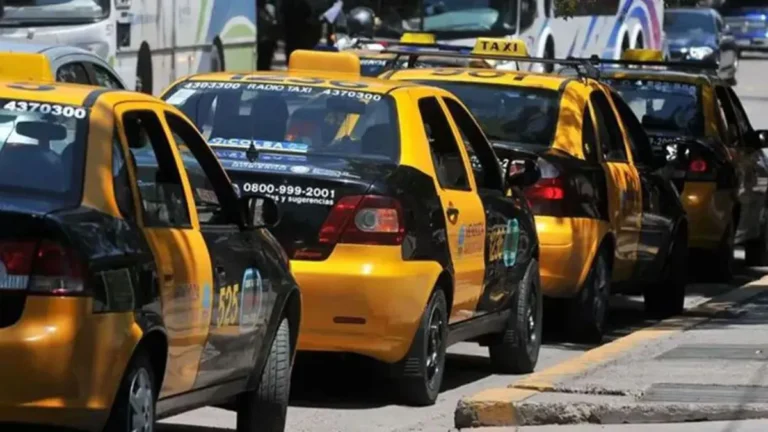 El Gobierno de Mendoza oficializó un aumento del 47% de la tarifa de taxis y lo aplicará en dos tramos