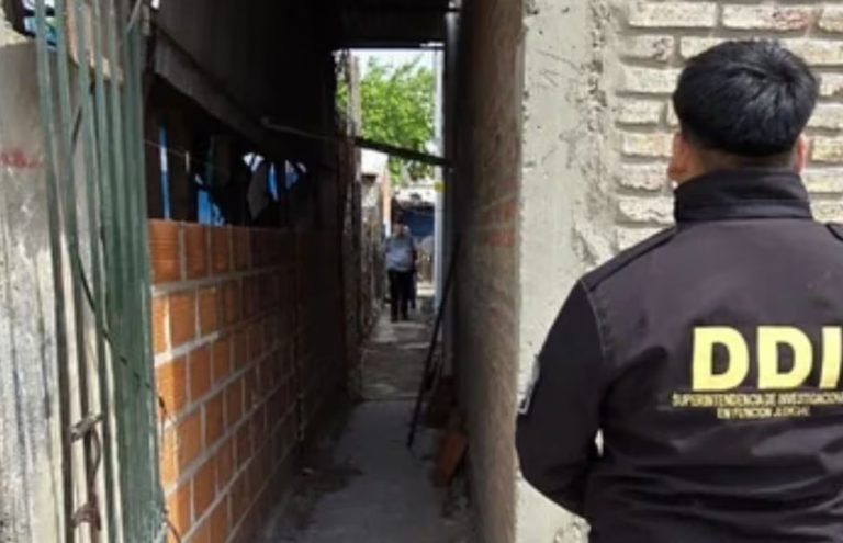 Detuvieron a cuatro chilenos en Avellaneda por realizar un boquete y asaltar una agencia de autos