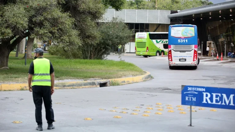 Tras el aumento del micro, el Gobierno actualizó tarifas de media y larga distancia provincial