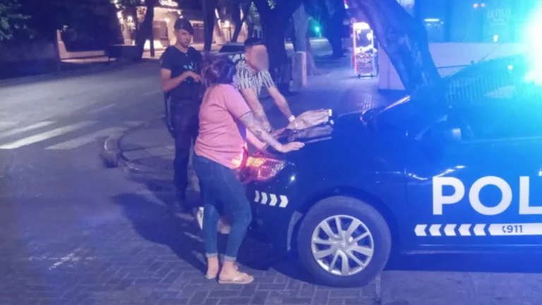 Atraparon a una pareja que robó millones de pesos en ropa en Ciudad