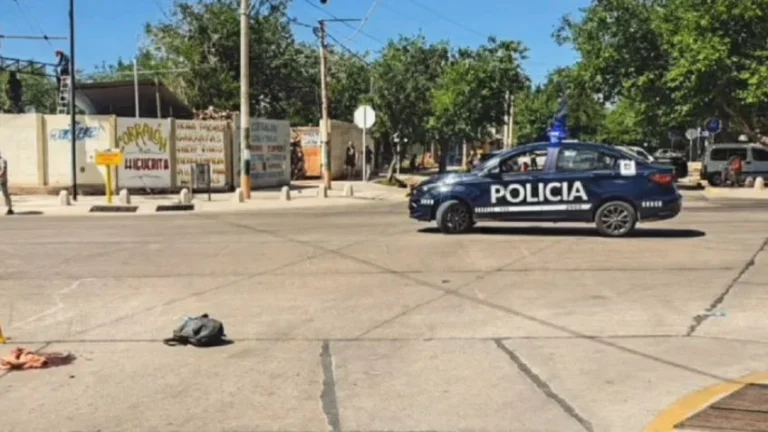Un hombre intentó detener a motochorros y fue atropellado por la Policía