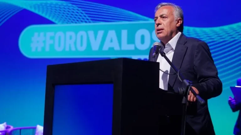 Alfredo Cornejo afirmó que antes del final de su mandato el Metrotranvía llegará al Aeropuerto