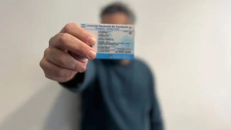 Se reglamentaron los cambios en la licencia de conducir y ahora se vencerá cada 10 años