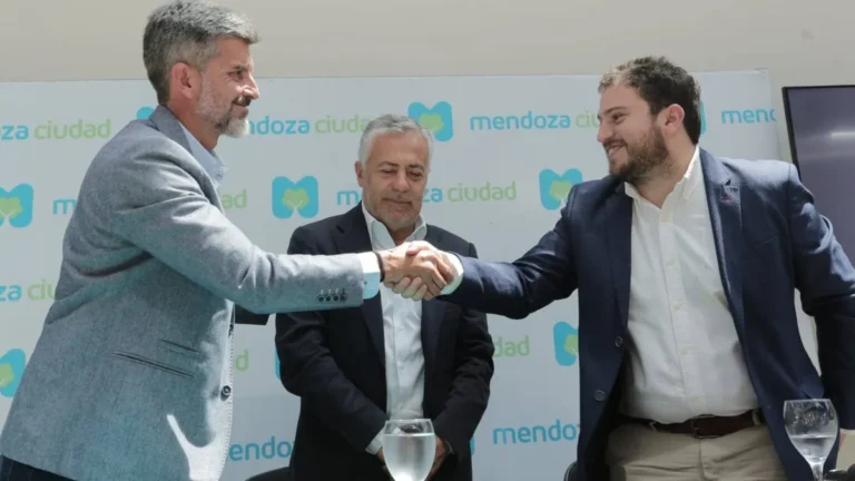 Ulpiano Suarez firmó un convenio con el gobierno de Milei para avanzar con la Estación Mendoza