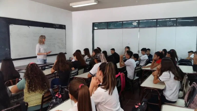 La DGE dio continuidad en sus cargos a los docentes suplentes para el ciclo lectivo 2025