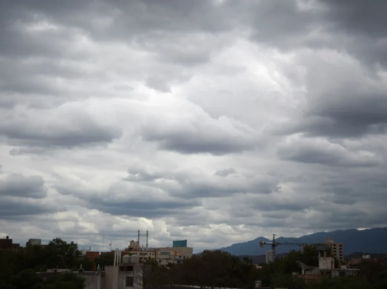 El tiempo en Mendoza: viernes caluroso y con alertas por tormentas y granizo