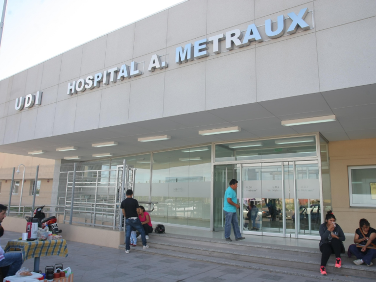 Tragedia en Maipú: una niña murió en una pileta al recibir una descarga eléctrica