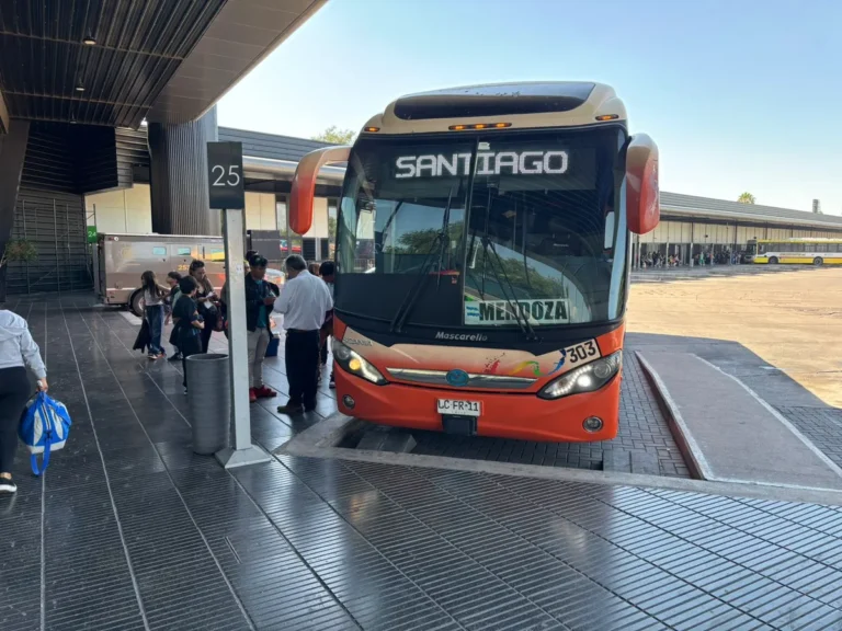 Aumentó 20% la cantidad de mendocinos que vacacionan en Chile y la Terminal ya es un hervidero