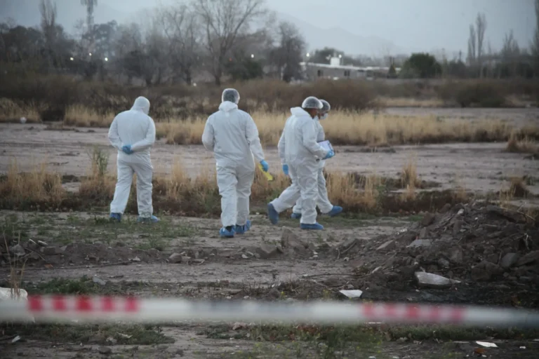 Misterio: la crecida del río y una obra revelaron restos humanos en menos de un día