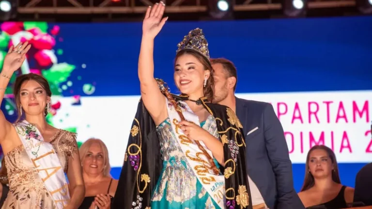 Victoria Lucero fue proclamada reina de la Vendimia 2025 de La Paz