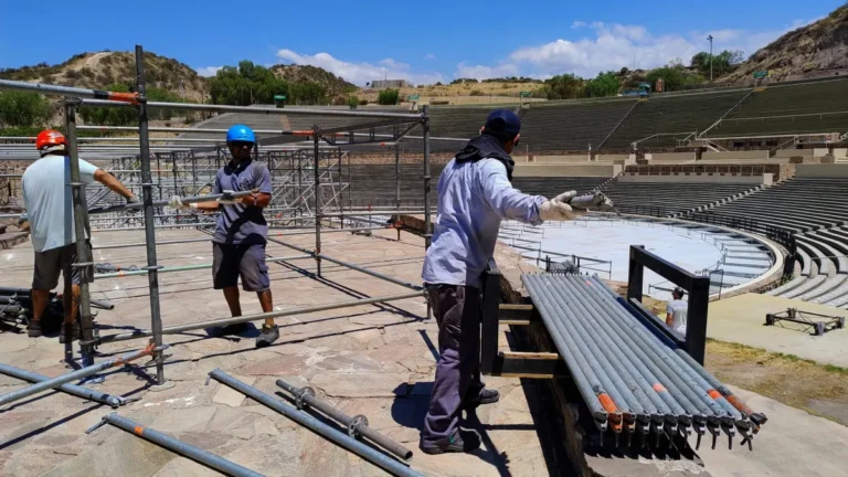 Vendimia 2025: comenzó el armado del escenario en el teatro griego Frank Romero Day