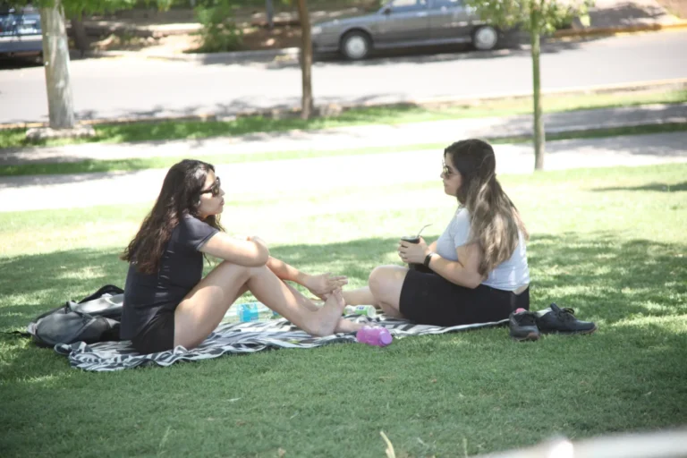 El tiempo en Mendoza para este viernes: vuelve a subir la temperatura y hay alerta por tormentas