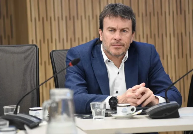 Caputo cargó contra los gobernadores por Ingresos Brutos y Nieri saltó para defender a Mendoza