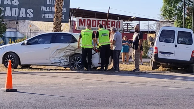 Fotos: una peligrosa maniobra generó un grave accidente en el Acceso Norte