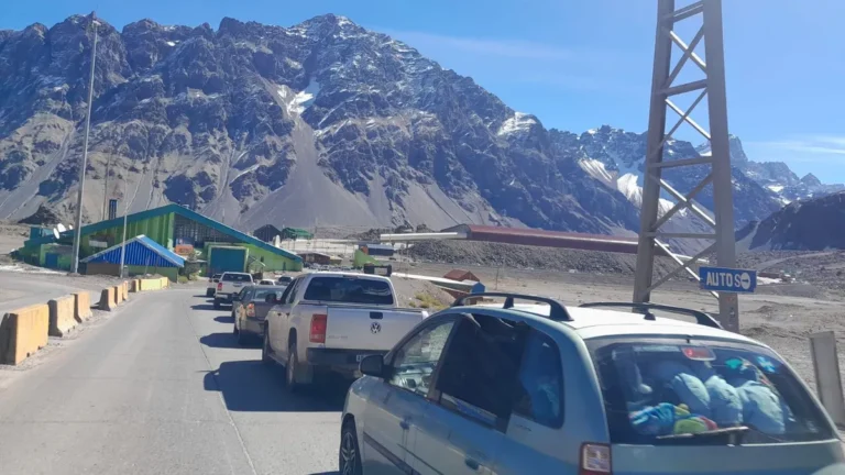 Las demoras para cruzar a Chile por el Cristo Redentor llegaron a las siete horas