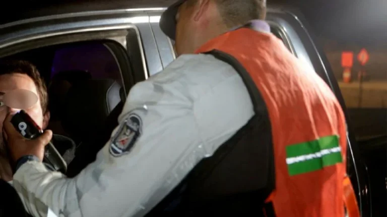 Manejaba altamente alcoholizado, se cruzó de carril y chocó a una camioneta en Luján de Cuyo