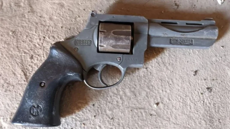 Persecución, armas de fuego y siete detenidos en el asentamiento Castro de Guaymallén por el robo de una moto