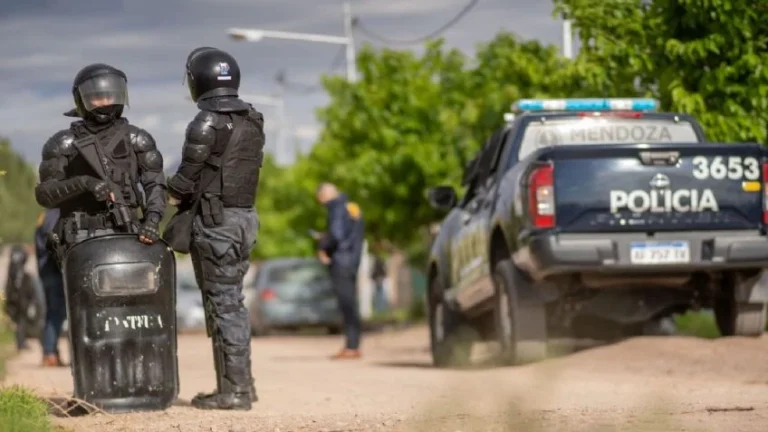 Fuerte operativo policial en una conflictiva zona de Guaymallén