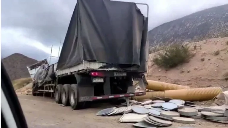 Alta montaña: un camión tuvo un accidente en Potrerillos