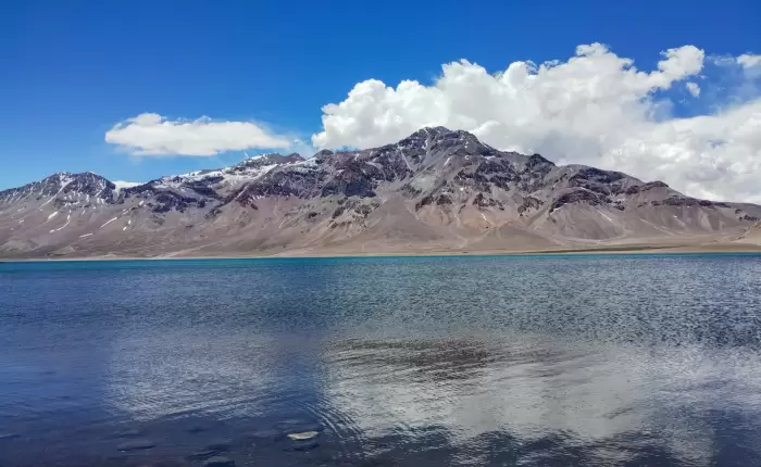 Descubrí la majestuosa Laguna del Diamante: Un tesoro natural en Mendoza