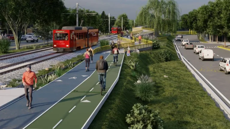 Llegaron más rieles para el Metrotranvía y adelantaron que la obra va más rápido de lo proyectado