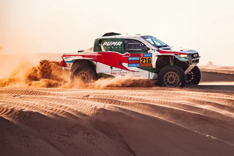 Juan Cruz Yacopini brilló en la cuarta etapa del Rally Dakar 2025 y marcha en el top 10 entre los autos