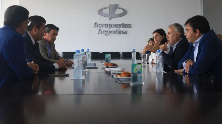 Alfredo Cornejo destacó el plan de obras para ampliar 40% las operaciones en el Aeropuerto