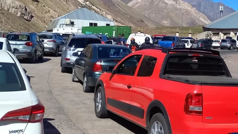 Paso a Chile: demoras de hasta 5 horas en la aduana chilena por un camión roto en la ruta 60