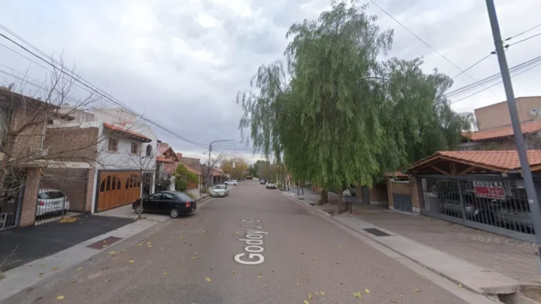 Delincuentes se hicieron pasar por policías y asaltaron a dos mujeres en su casa de la Sexta Sección