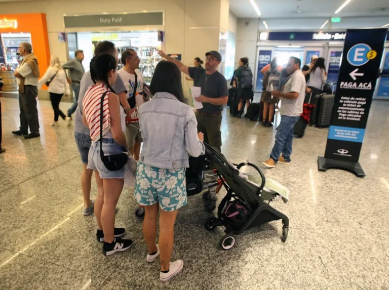 Enojo y malestar por vuelos cancelados en el aeropuerto de Mendoza